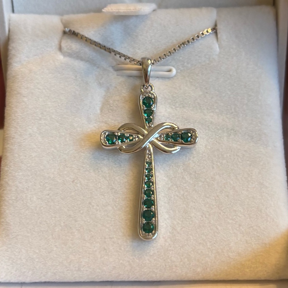 NWOT - YL Jewelry Silver and Green Infinity Cross Necklace